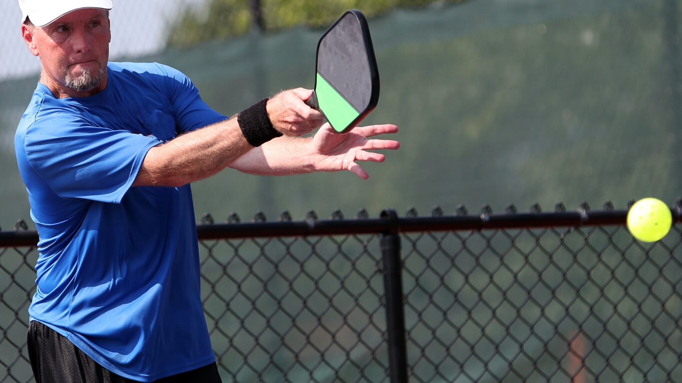 サーブの威力増を呼ぶトスの位置